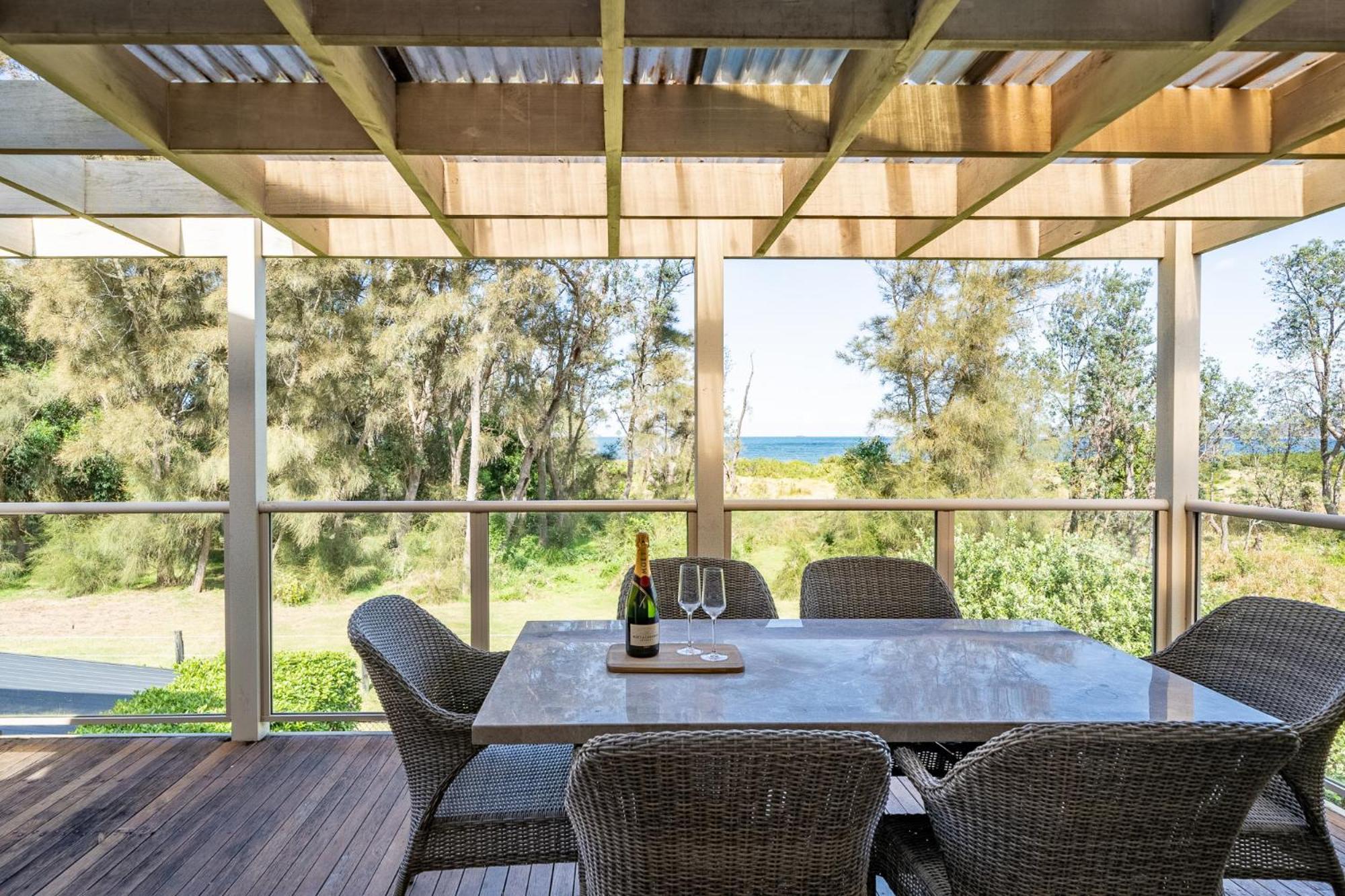 3-Bed Seaside Serenity Escape At Long Beach Villa Exterior photo